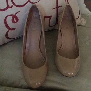 Tory Burch Nude Pumps